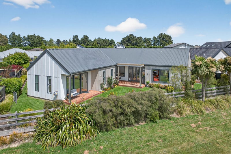 32 Carnaveron Drive, Lincoln, Lincoln - Carousel 26