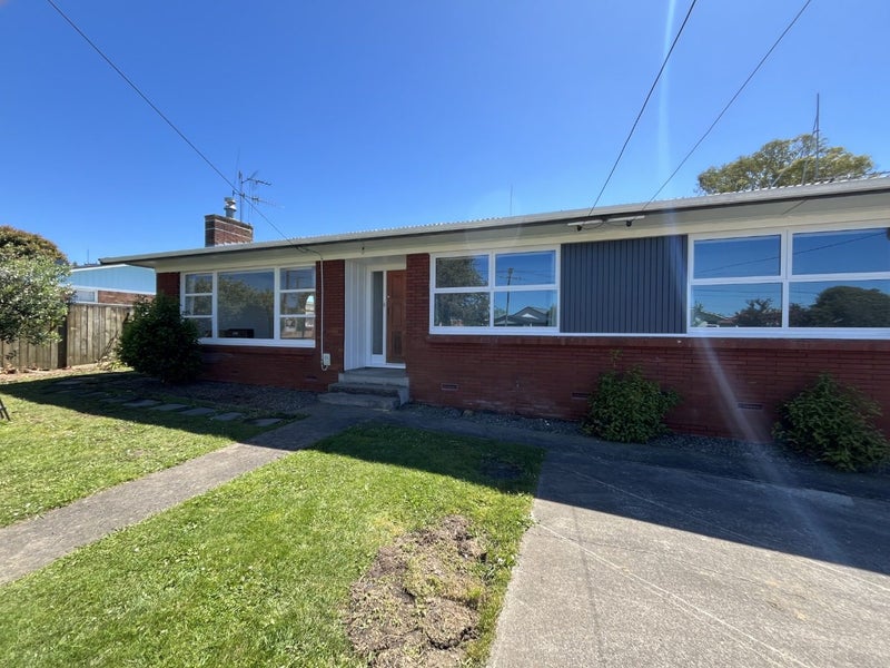 18 Chelmsford Street, Silverdale, Hamilton, Waikato - Carousel 1