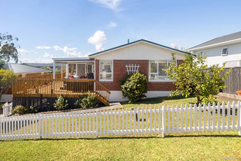 3 Hibiscus Place, Hillsborough, Auckland - Carousel 1