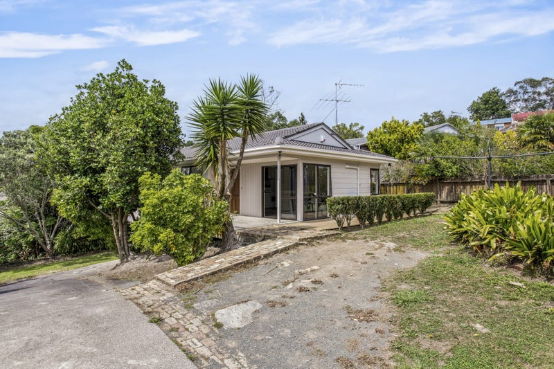 100 Solar Road, Glen Eden, Auckland - Carousel 1