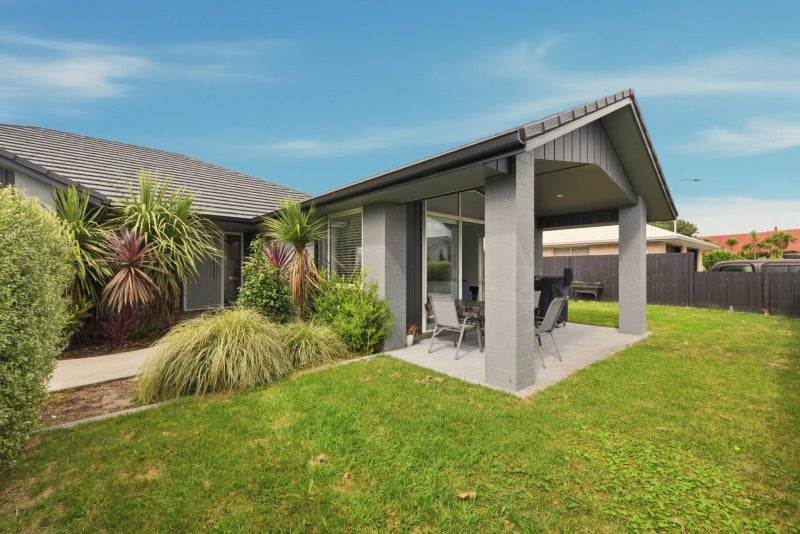 17 Goodwin Crescent, Pyes Pa, Tauranga - Carousel 1