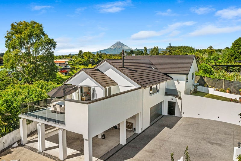 7A Caledonia Place, Highlands Park, New Plymouth - Carousel 1