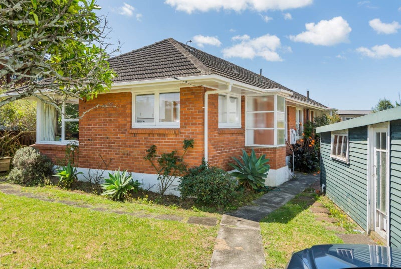 1/33 Lake Pupuke Drive, Takapuna, Auckland - Carousel 1