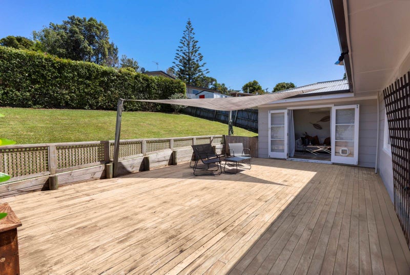 17 Springtime Crescent, Stanmore Bay, Whangaparaoa - Carousel 1