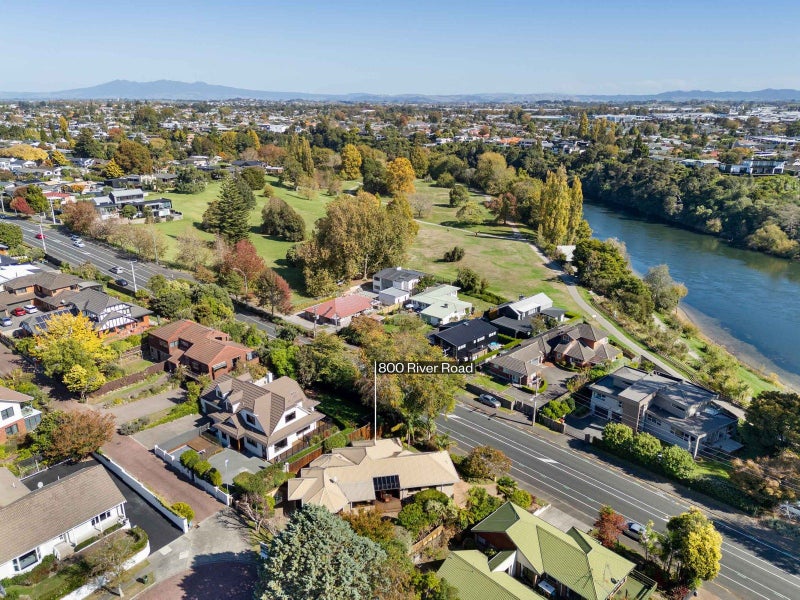 800 River Road, Chartwell, Hamilton - Carousel 2