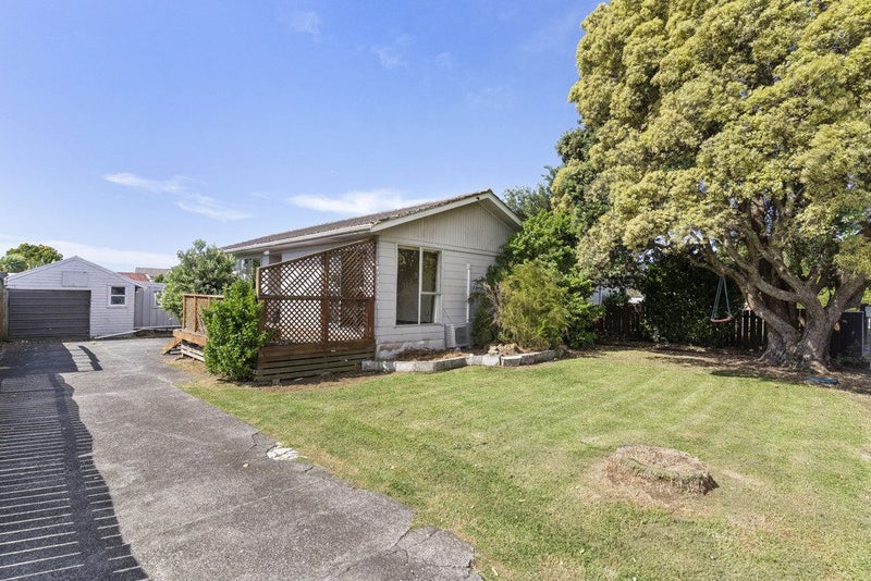15 Gibbons Road, Weymouth, Auckland - Carousel 1