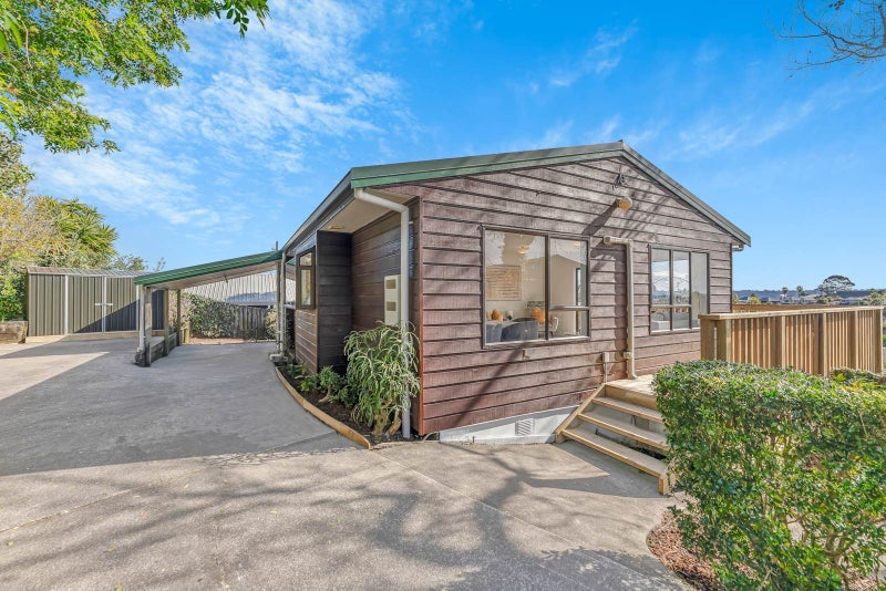 2/17 Exeter Place, Unsworth Heights, Auckland - Carousel 1