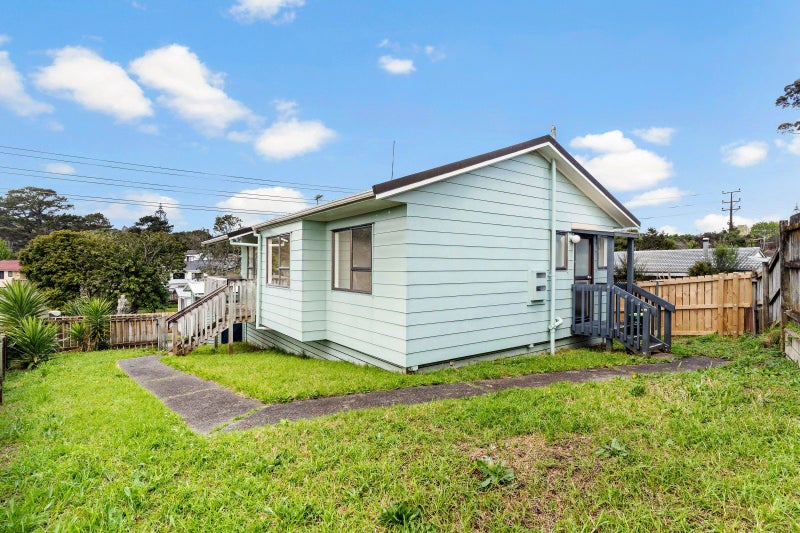 49 Meadowvale Rise, Titirangi, Auckland - Carousel 2