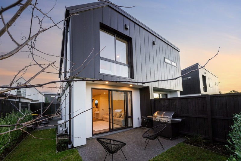 16D Champion Street, Edgeware, Christchurch - Carousel 1