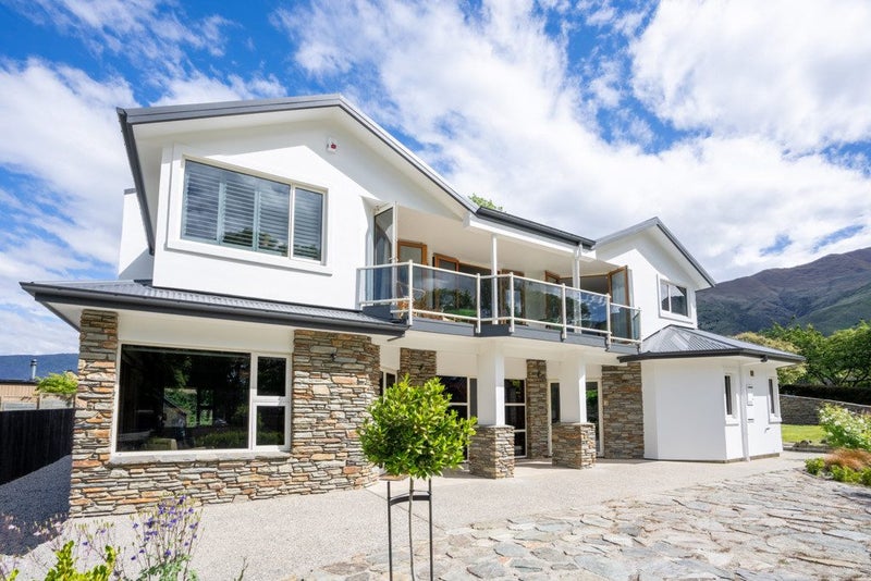 2C Macandrew Lane, Wanaka - Carousel 1