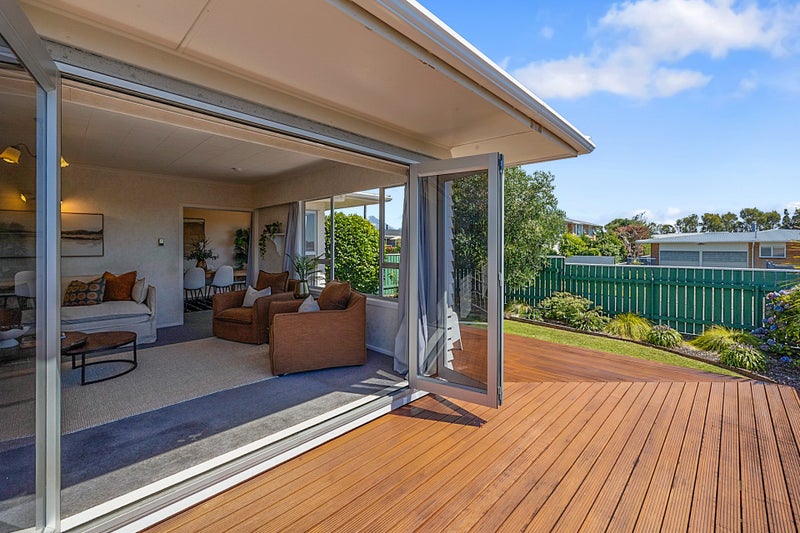 43 Nevada Drive, Merrilands, New Plymouth - Carousel 1