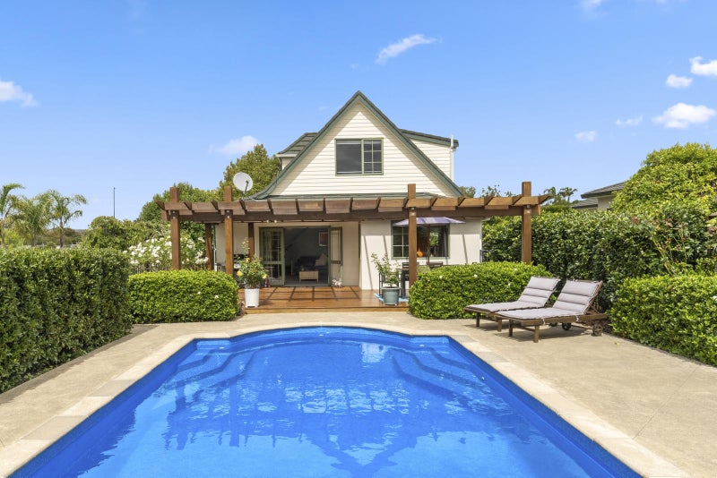 79 Sunny Crescent, Huapai, Kumeu - Carousel 1