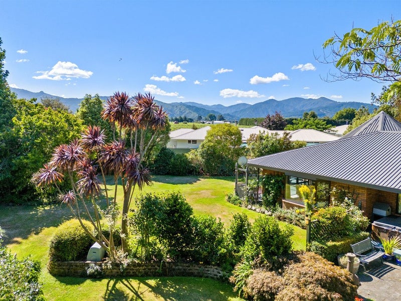 9 Ashford Grove, Rapaura - Carousel 1