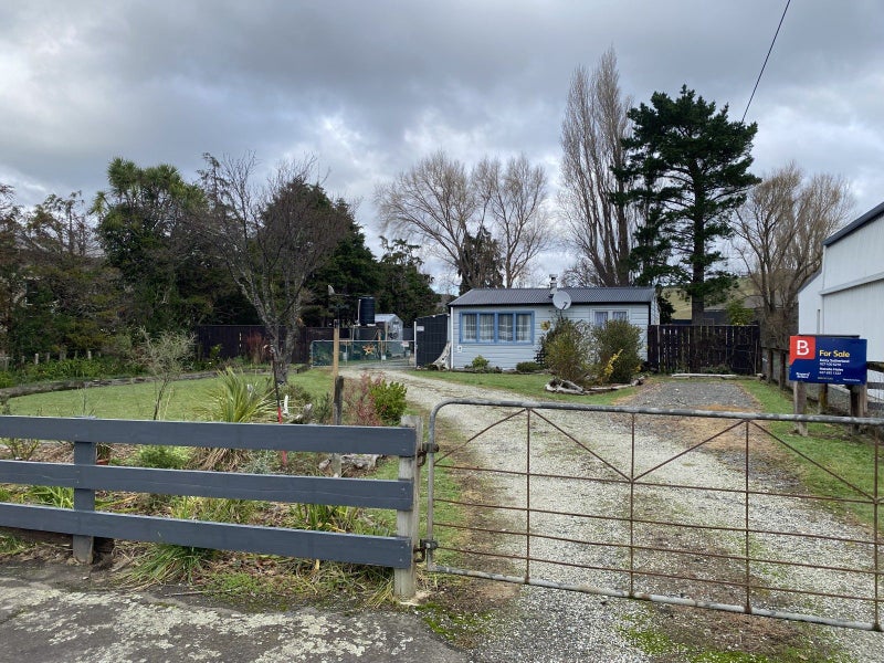 10799 Route 52, Pongaroa - Carousel 1
