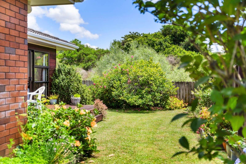 2/85 Aviemore Drive, Highland Park, Auckland - Carousel 22