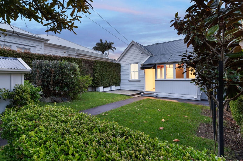 18 Sentinel Road, Herne Bay, Auckland - Carousel 1