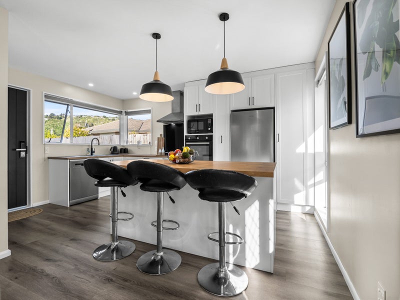 2/61 Laing Crescent, Heathcote Valley, Christchurch - Carousel 1