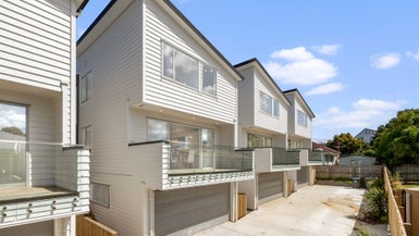 7B Waddell Avenue, Point England, Auckland - Carousel 1