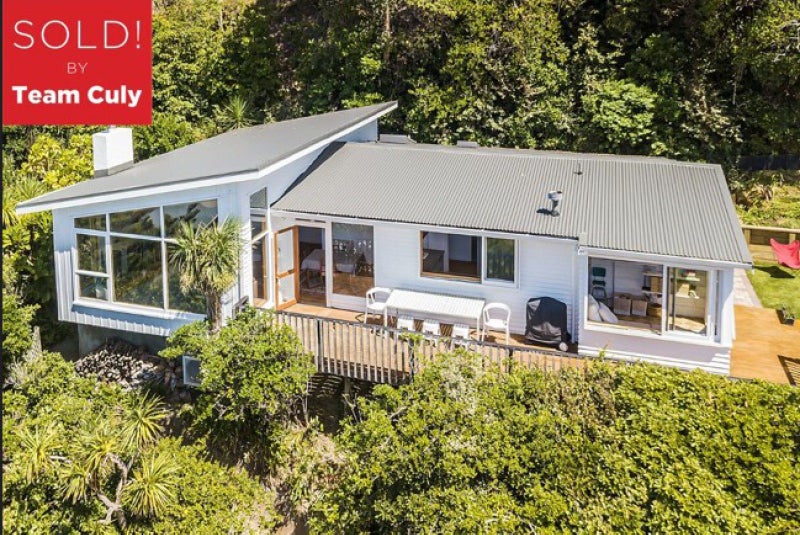 156 Derwent Street, Island Bay, Wellington - Carousel 1