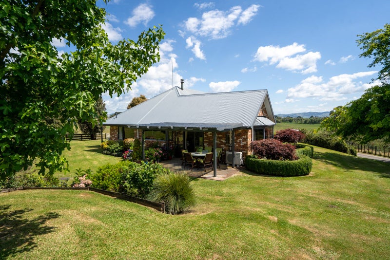 1534 Buckland Road, Karapiro, Cambridge - Carousel 1