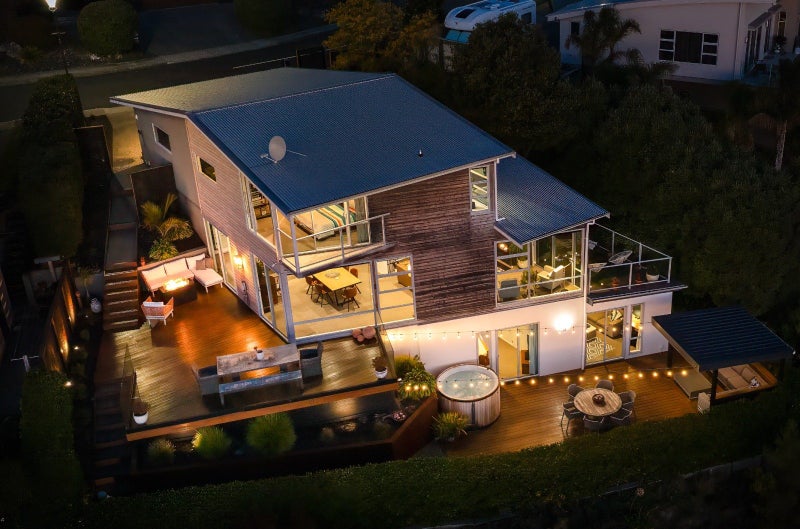 3 Zeehaen Place, Britannia Heights, Nelson - Carousel 1