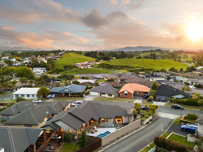 10 The Dales, Dinsdale, Hamilton - Carousel 32