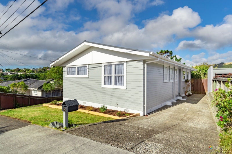 18 Mark Avenue, Paparangi, Wellington - Carousel 1