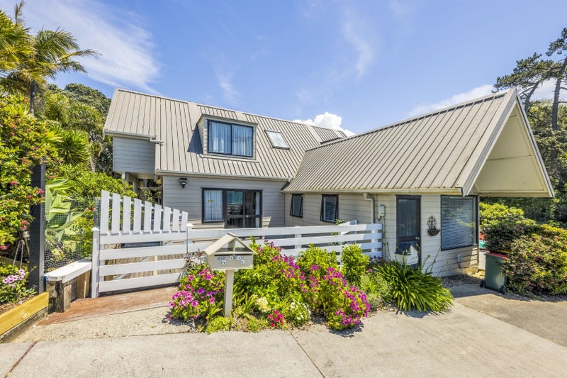 204 Mellons Bay Road, Mellons Bay, Auckland - Carousel 1