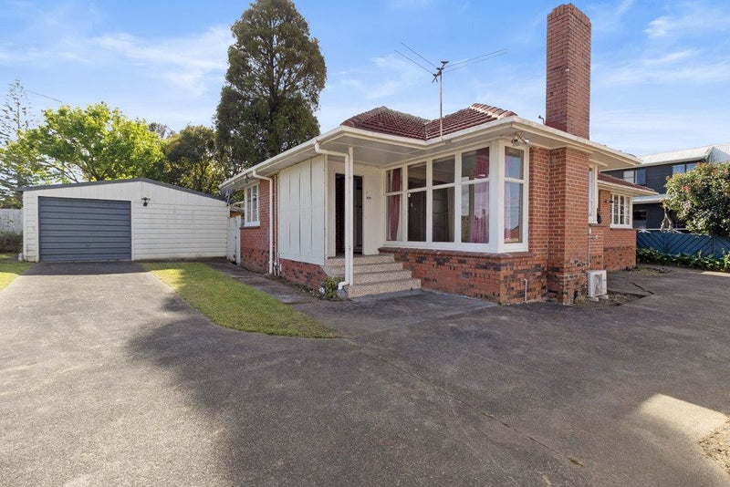 167 Te Atatu Road, Te Atatu South, Auckland - Carousel 1