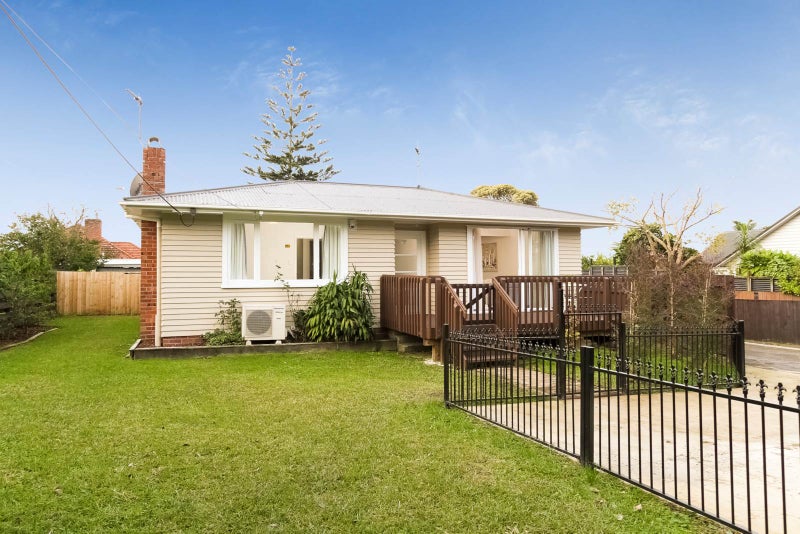 26 Pine Avenue, Henderson, Auckland - Carousel 1