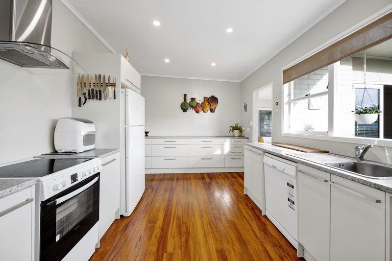 8 Edinburgh Street, Patea - Carousel 2