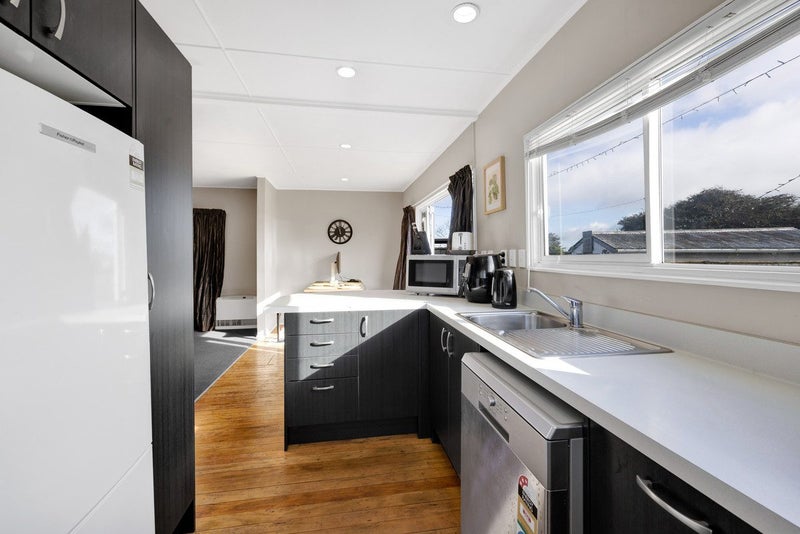 6 Pacey Avenue, Hawera - Carousel 2
