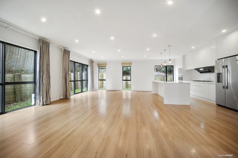 19 Eric Gifford Drive, Ranui, Auckland - Carousel 2