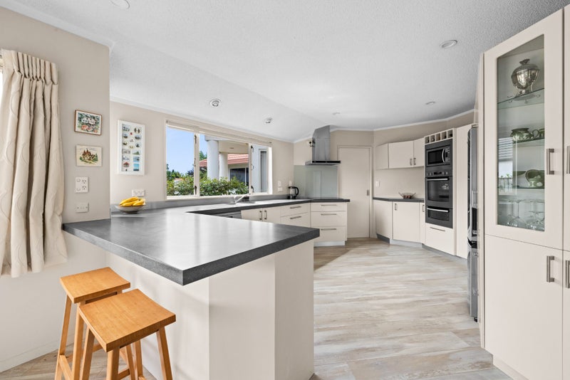 11 Bishops Close, Greenmeadows, Napier - Carousel 2