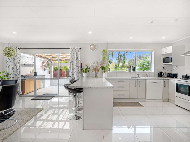 15 Downes Avenue, Springvale, Whanganui - Carousel 2