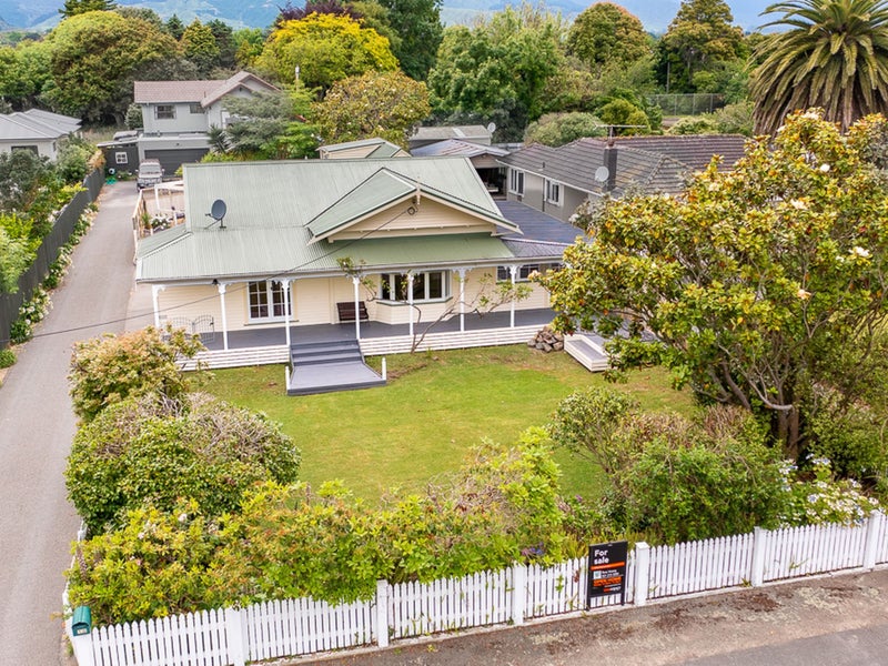 10 Domain Road, Otaki - Carousel 1