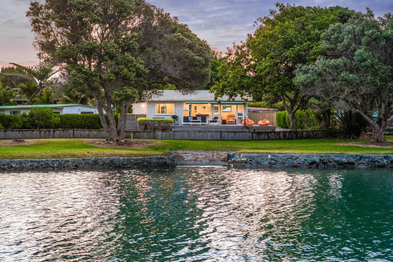 30 Harbour View Road, Point Wells - Carousel 1