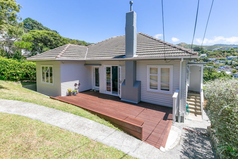 51 Milne Terrace, Island Bay, Wellington - Carousel 1