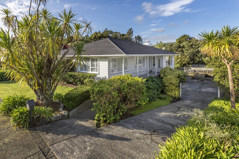 108 Oriel Avenue, Tawa, Wellington - Carousel 1