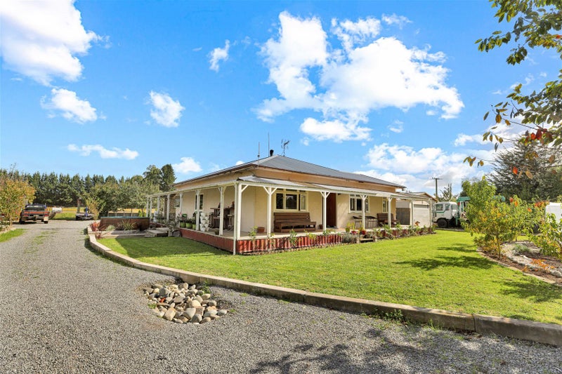 17 Wilkinsons Road, Chertsey, Ashburton - Carousel 1