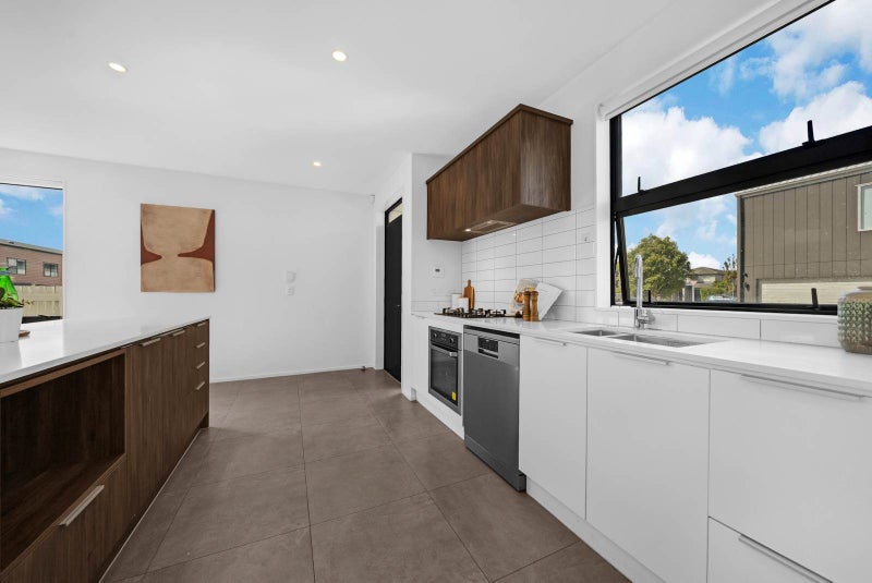 16 Paterae Lane, Flat Bush, Auckland - Carousel 2