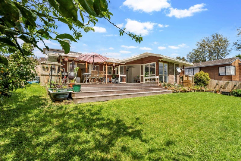 52 Ewhurst Place, Goodwood Heights, Auckland - Carousel 1