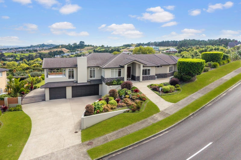 11 Sovereign Street, Flat Bush, Auckland - Carousel 1