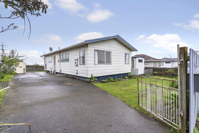 25 Matthews Road, Flat Bush, Auckland - Carousel 1