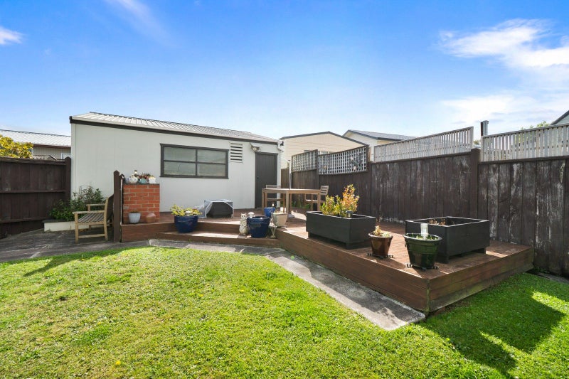 38 Dahlstrom Grove, Kelvin Grove, Palmerston North - Carousel 16
