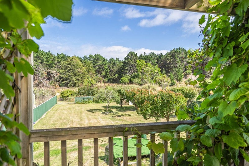 28 Drake Street, Waikawa Beach, Levin - Carousel 1