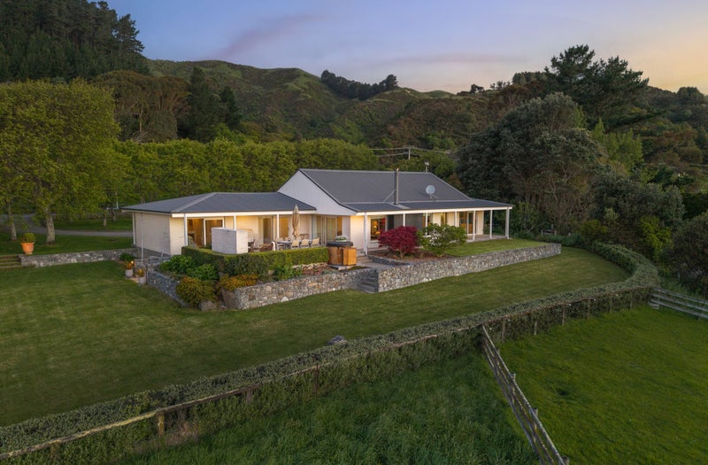 86 Emerald Glen Road, Paekakariki, Paekakariki - Carousel 1