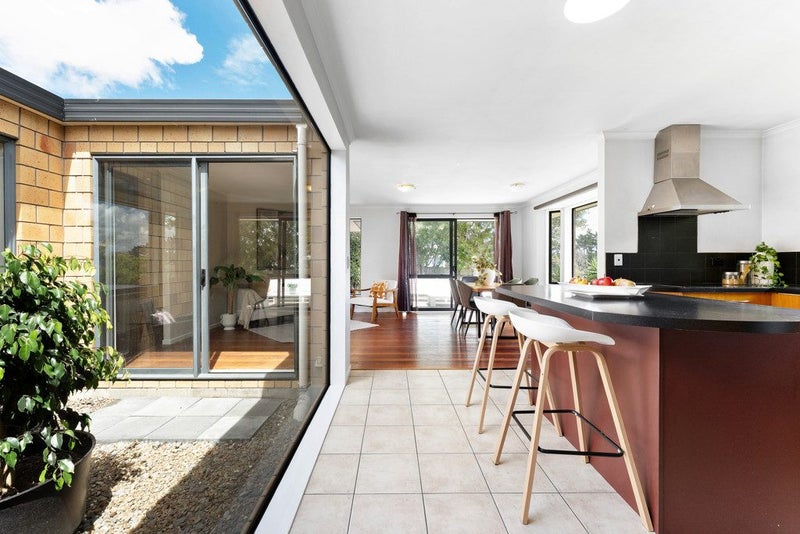 6 Pitoitoi Avenue, Greenhithe, Auckland - Carousel 2