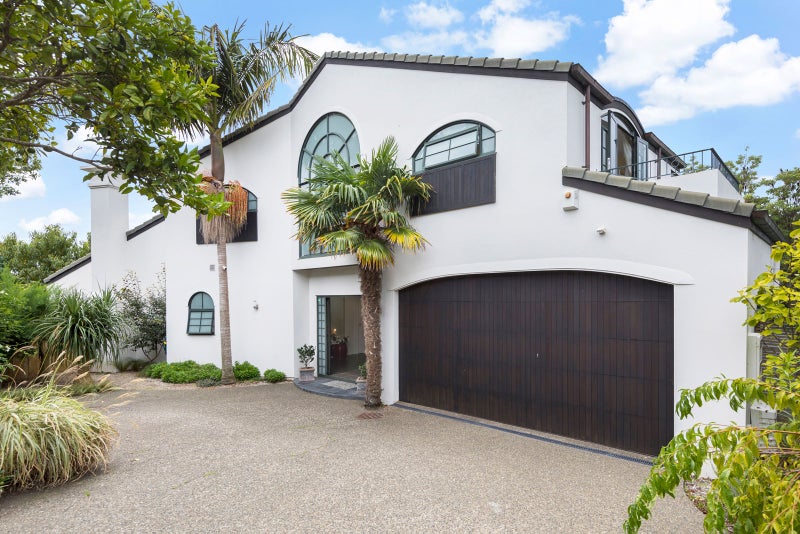 2/8 Tui Glen Road, Birkenhead, Auckland - Carousel 1