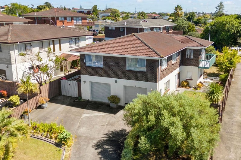 9 Darlington Place, Glendene, Auckland - Carousel 1